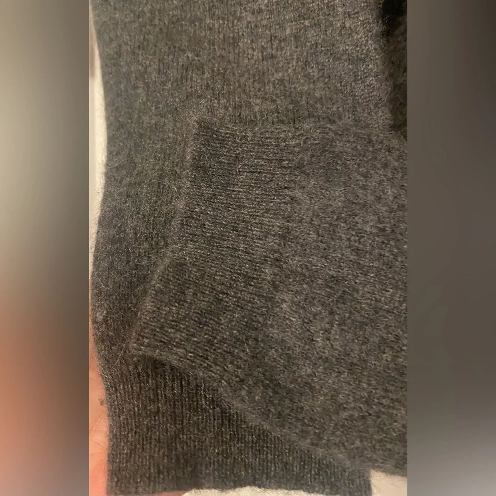 Cashmere Charter Club Luxury Sweater Mens Size M Dark Gray 100% V-neck